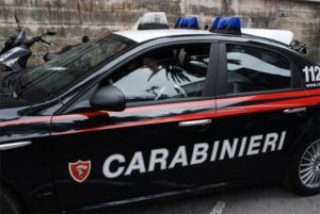 Penne, arrestato dai carabinieri con 22 mila euro in contanti e cocaina nascosta nella macchina